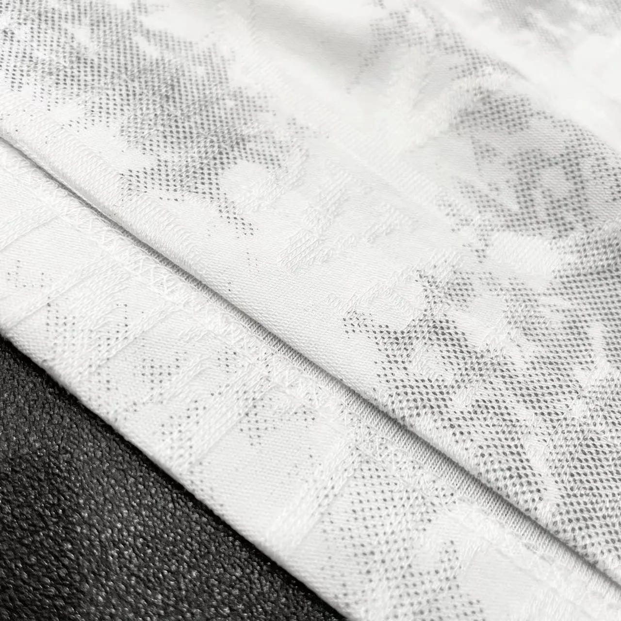 VLTN SS T （3 ） + ， ， ， ， ， T。 ， ， ， 。 ， ， ， ， ！ ， ！ ， ， ， ， ， T T 、 ！ ！ 、 、 T， ， ， ， ！ ， ， ， . , , SS . ：White Black Sizes：M L XL 2XL 3XL